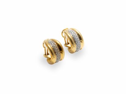 null Pair of 18K (750 thousandths) yellow gold half hoop earrings, set with three...