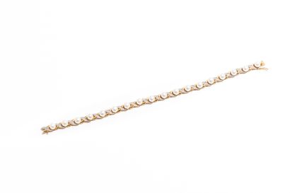 null Two tone 18K gold bracelet with a cross-stitch set with diamonds and interspersed...