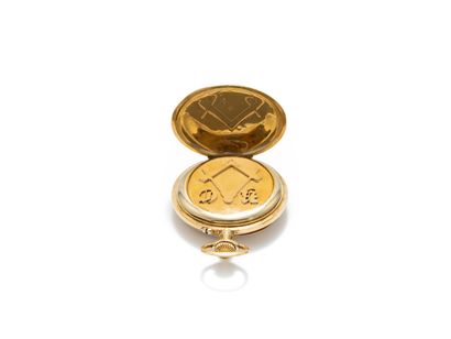 null Pocket watch in yellow gold 18K (750 thousandths) - Back of the case representing...