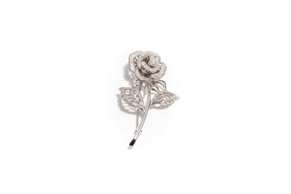 null Brooch "rose" in white gold 18K (750 thousandths), the petals and the leaves...
