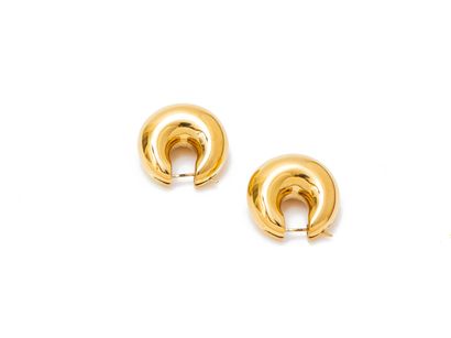 null Pair of 18K (750 thousandths) yellow gold creoles of curved shape

Diam: 3,2...