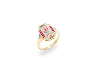 null Yellow and white gold ring 18K (750 thousandths) decorated with a round faceted...