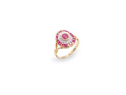 null 18K (750 thousandths) yellow and white gold ring, the oval-shaped bezel is set...