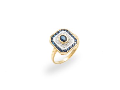 null Yellow and white gold ring 18K (750 thousandths), the rectangular bezel is decorated...