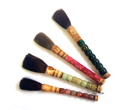 null CHINA - Set of four calligraphy brushes in jade, hard stone, bone and horsehair

L....