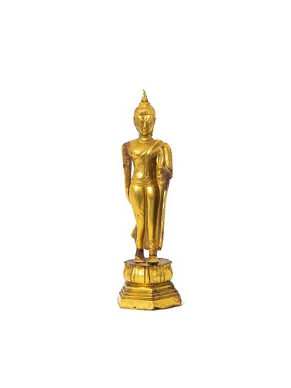 null Thailand, Kingdom of Rattanakosin, 19th century 

Elegant gold repoussé figure...