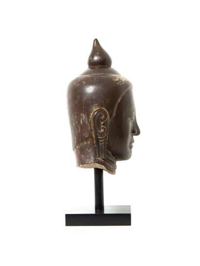 null Burma, 17th century 

Important Buddha head in brown lacquered sandstone with...