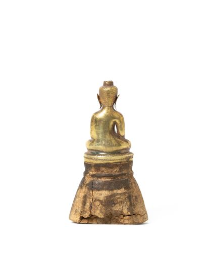 null Laos, 15th - 18th century

Buddha figure in repoussé gold, represented seated...