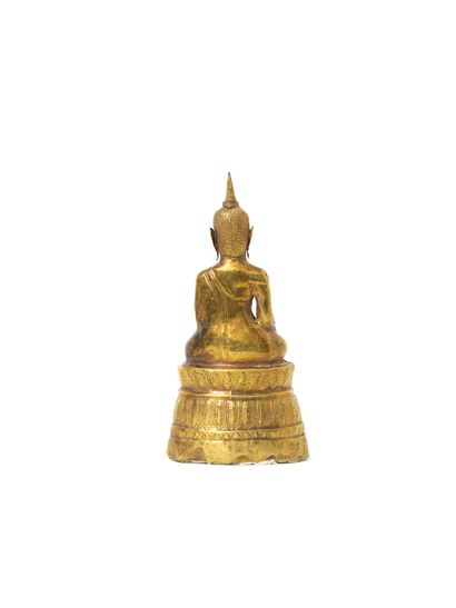 null Cambodge ou Thaïlande, XVIIIe - XIXe siècle

Figure de bouddha en or repoussé,...