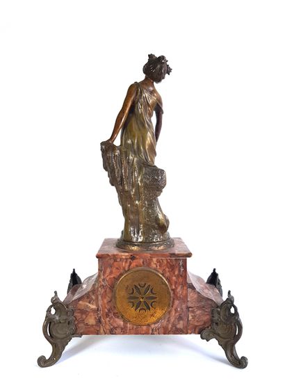 null Mantel clock in griotte marble and bronze decorated with an allegory in regula...
