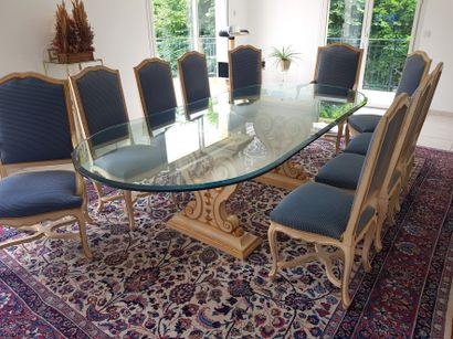 null Romeo House

Important dining room table, the legs in carved wood, cream and...
