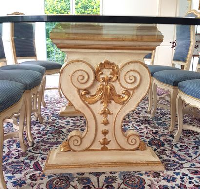 null Romeo House

Important dining room table, the legs in carved wood, cream and...
