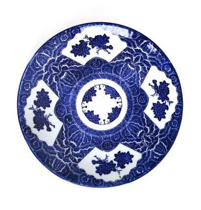 null Japan 20th century

Porcelain dish with blue and white decoration of flowering...