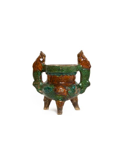 null Chine, dynastie Ming 

Brûle-parfum tripode en céramique à glaçure Sancai (trois...