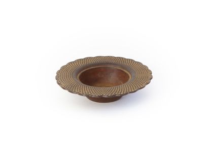 null CHINA 

Bronze bowl, the rim with granulation pattern, mark under the base

Diameter...