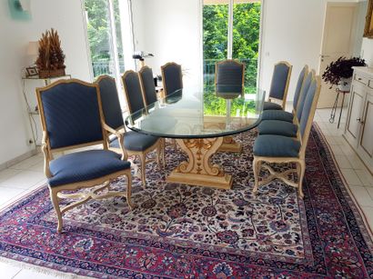 null Suite de six chaises et deux fauteuils de Style Louis XV en bois mouluré et...