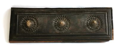 null INDIA, 19th century 

A three-button coat hook in moulded wood and bronze

L....