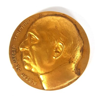 null RETMONDO (20th century)

Medal in gilded bronze in homage to "Albert de Jaeger...