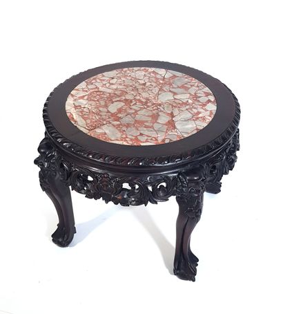 null CHINA, 19th century

Carved wooden pedestal table resting on four grotesque...