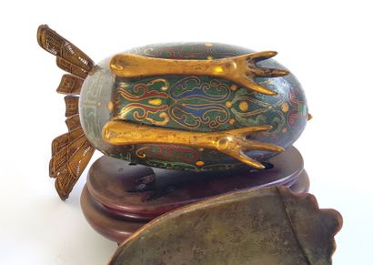 null CHINA, 19th century

Pair of zoomorphic perfume burners in copper and cloisonné...