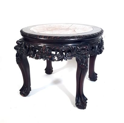 null CHINA, 19th century

Carved wooden pedestal table resting on four grotesque...