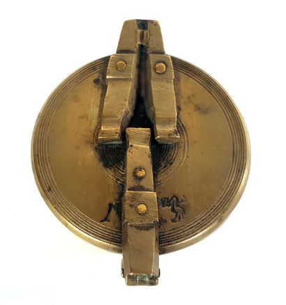 null Bronze weight stack, Paris, 18th century

H. 4,5 cm

Missing
