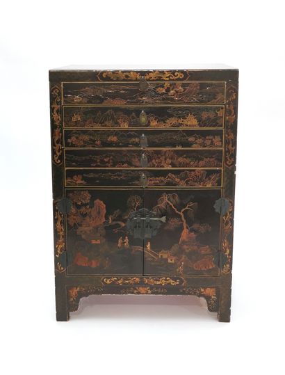 null Chinese silverware in lacquered wood opening to a flap, four drawers and two...