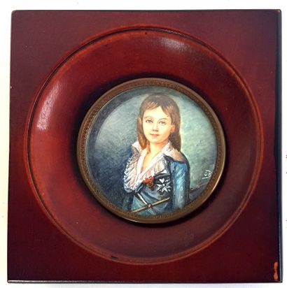 null École du XIXe siècle

Portrait de jeune prince

Miniature ronde sur ivoire monogrammée...