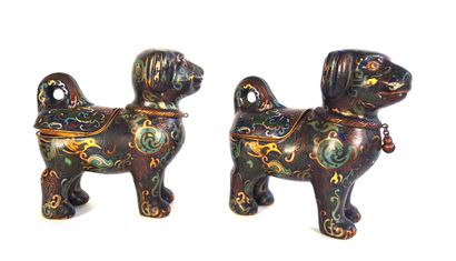 null CHINA

Pair of copper and cloisonné enamel incense burners with dogs

H. 18,5...
