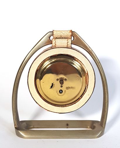 null LONGCHAMP

Leather-clad metal clapper

Mechanical movement (not tested)

H....