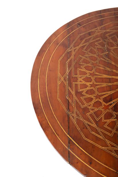 null MOROCCAN WORK FROM THE 1950S

"Rosace" table

Important circular coffee table...