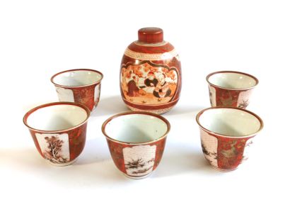 null JAPAN, 19th century

Sake service in red-glazed porcelain with gold-colored...