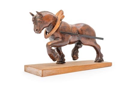 null Sculpture en bois naturel à patine brune représentant un cheval de trait attelé

H....