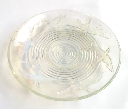 null ART DÉCO

Pressed moulded glass bowl with a stepped circle and birds in flight

Monogrammed...