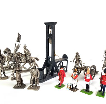 null BRITAIN LTD and MHSP

Set of twenty-five lead soldiers representing the imperial...