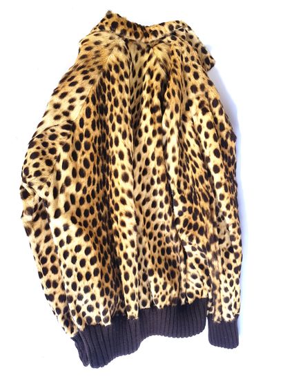 null SPRUNG FRÈRES Paris

Fur jacket with leopard print

Worn