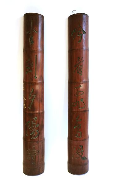 null Chine, vers 1900

Paire de tubes en bambou présentant un décor incisé de calligraphie....