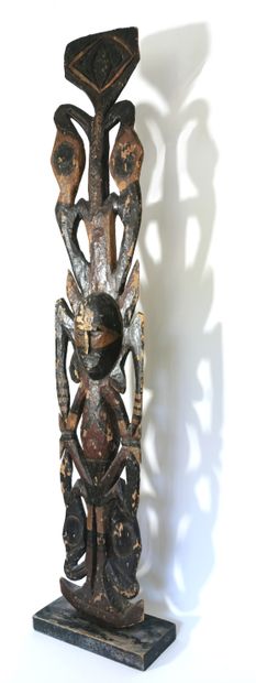 null OCÉANIE, fin XIXe - début XXe siècle

Totem en bois sculpté polychrome

H. 171...