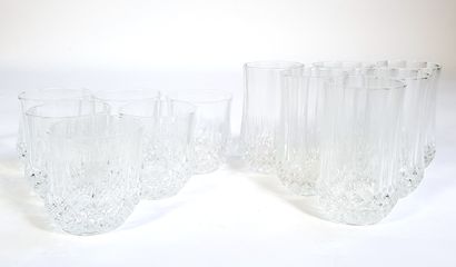 null Partie de service de verres en cristal taillé comprenant six verres à eau et...