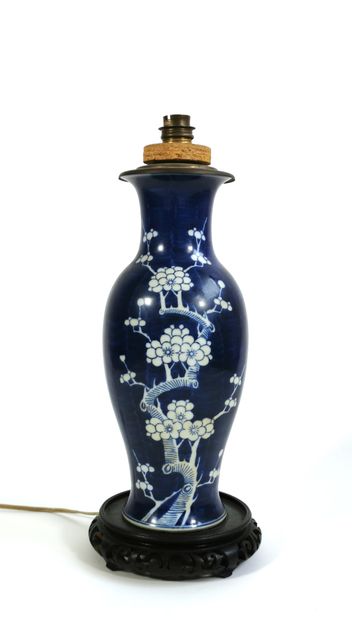 null JAPAN

Vase in white-blue porcelain decorated with branches of apple tree in...