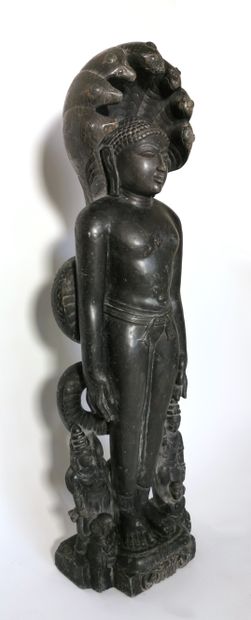null INDE (Gujarat), dans le style de la statuaire Jaïn du XVIIe siècle

Rishabhanatha...
