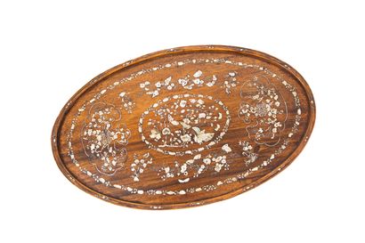 null VIETNAM, 19th century 

Exotic wood tray inlaid with mother-of-pearl and decorated...