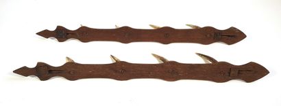 null Natural wood gun rack with four deer antler pegs

H. 72 cm