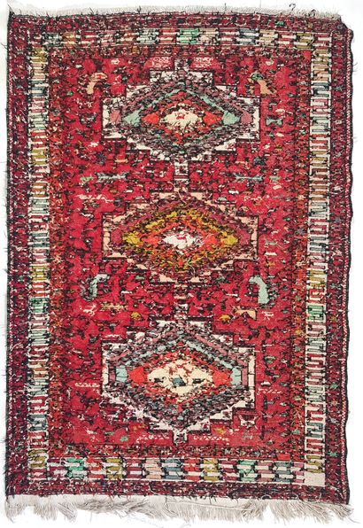 null Silk Soumak carpet - Iran, circa 1980

Dimensions : 141 x 97 cm

Technical characteristics...