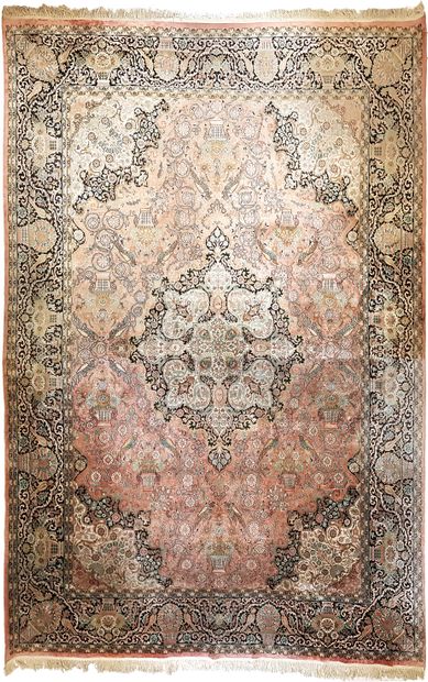 null Important et fin tapis Cachemire en soie (Inde), vers 1985

Dimensions : 450...