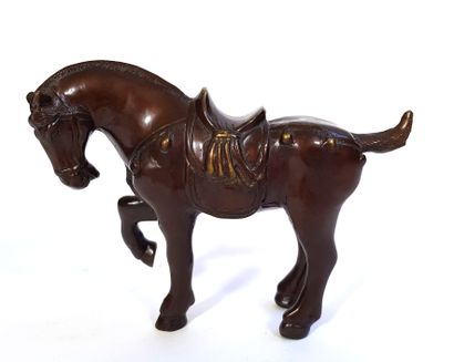 null CHINA

Horse in bronze with brown patina in the Tang style

H. 15,4 x L. 20...
