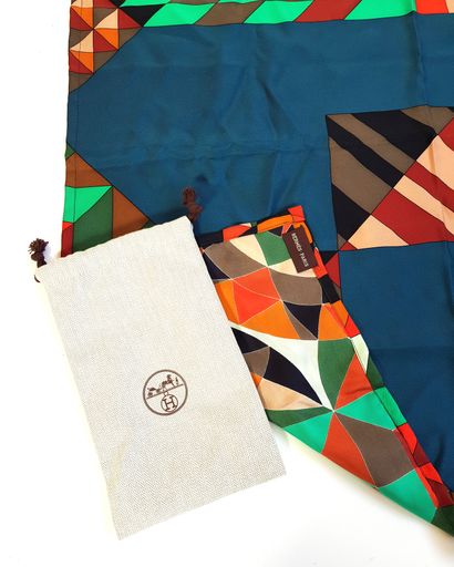 null HERMÈS

Silk square with modernist motifs and its pouch

63,5 x 65,5 cm