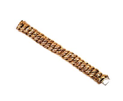 null Bracelet in yellow gold 18K (750 thousandths) with American mesh.

Turn of wrist:...
