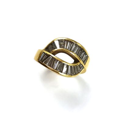 null Ring crossed in yellow gold 18K (750 thousandths), decorated with two lines...