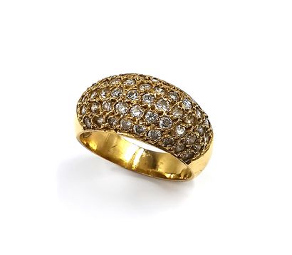 null Yellow gold ring 18K (750 thousandths), paved with round brilliant diamonds...